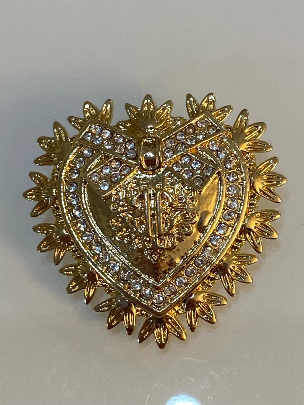 Gold tone heart brooch